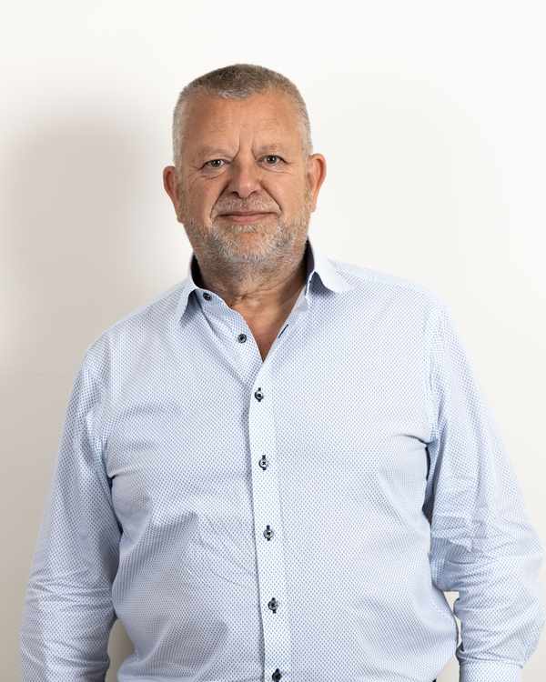 Ian Vernon, Director